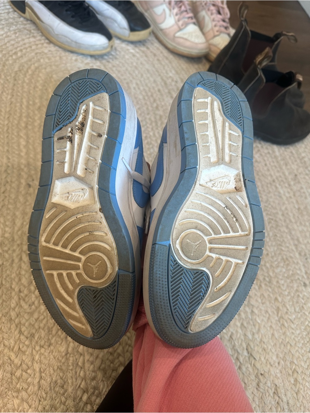 Nike White and Light Blue Low-Top Sneakers - Picture 4 of 5